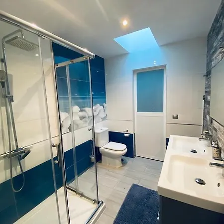 Апартаменты Luxury Two Bed Seaviews *