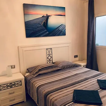 Luxury Two Bed Seaviews Apartment *