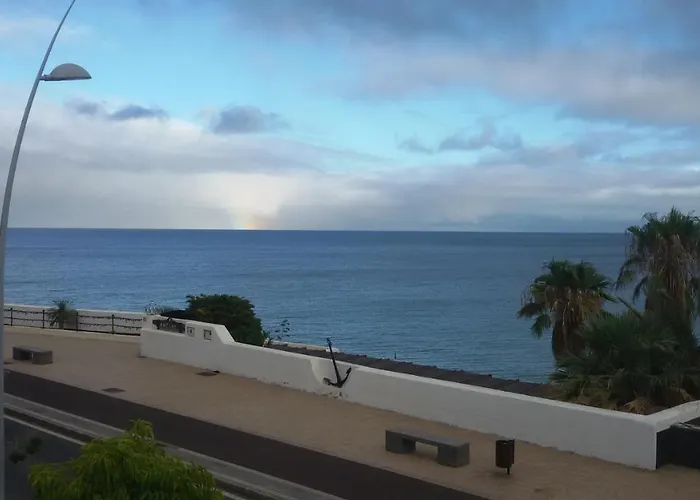 Luxury Two Bed Seaviews Apartament