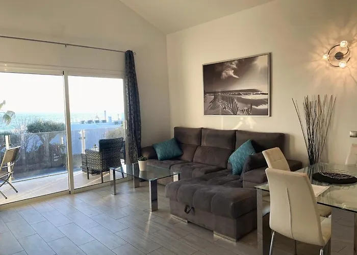 Luxury Two Bed Seaviews Apartament